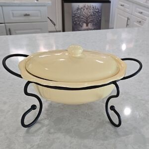 Chic Cream Casserole Dish with Stand